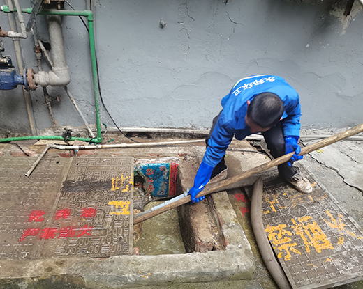石壁镇清掏化粪池