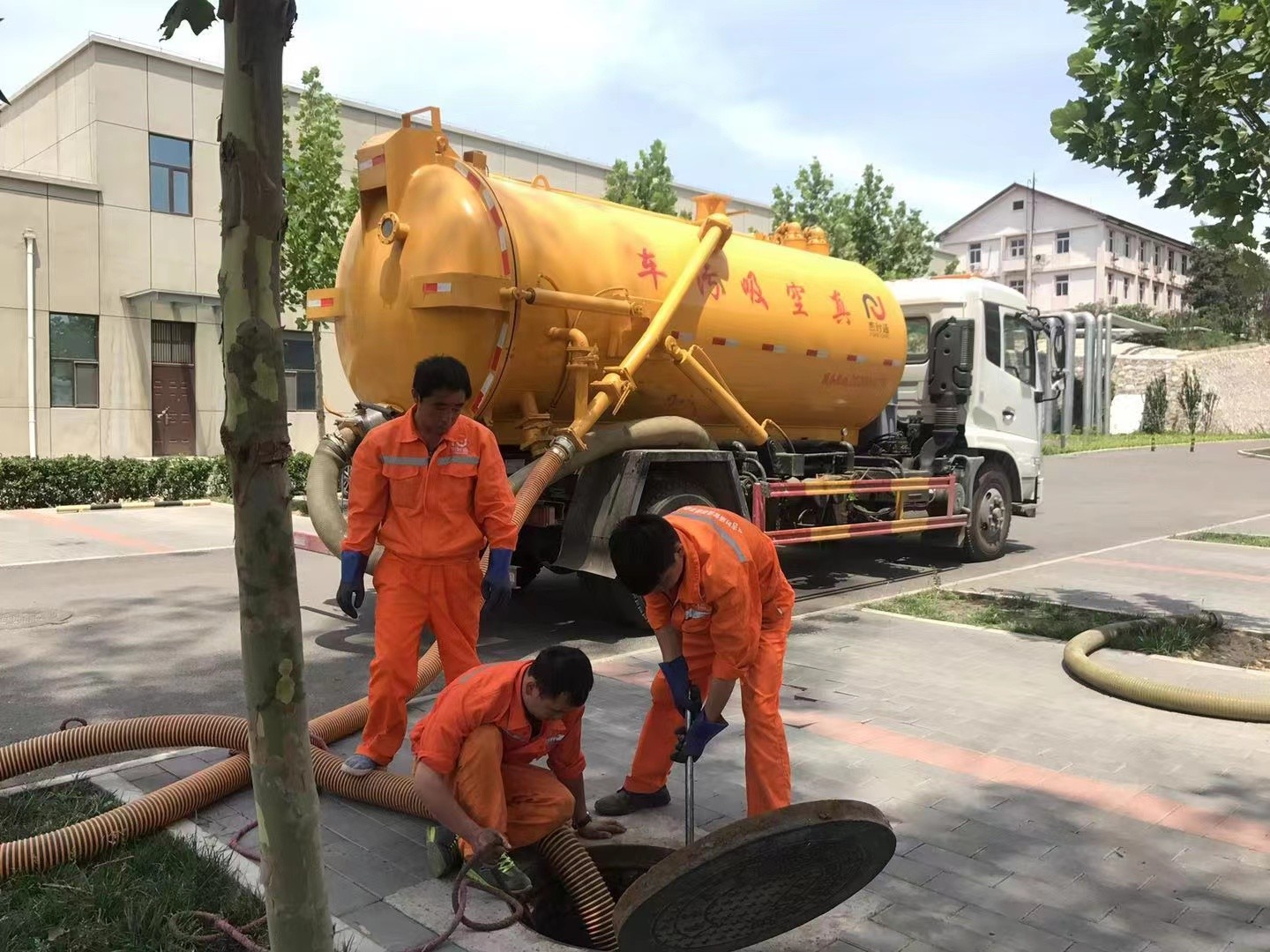 石壁镇化粪池清理与5-8吨吸粪车施工效率分析
